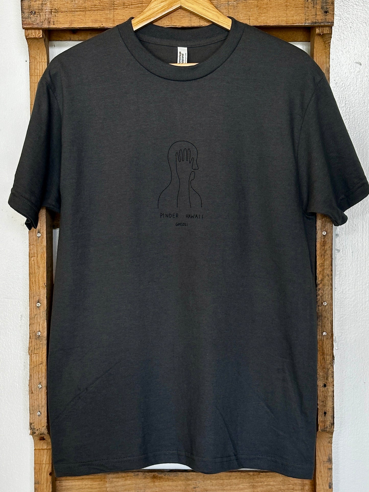 “Mind Hand” Pinder T-shirt
"Mind Hand" Pinder logo by Geoff McFetridge.
This was originally drawn on the paper napkin at the Vans party.