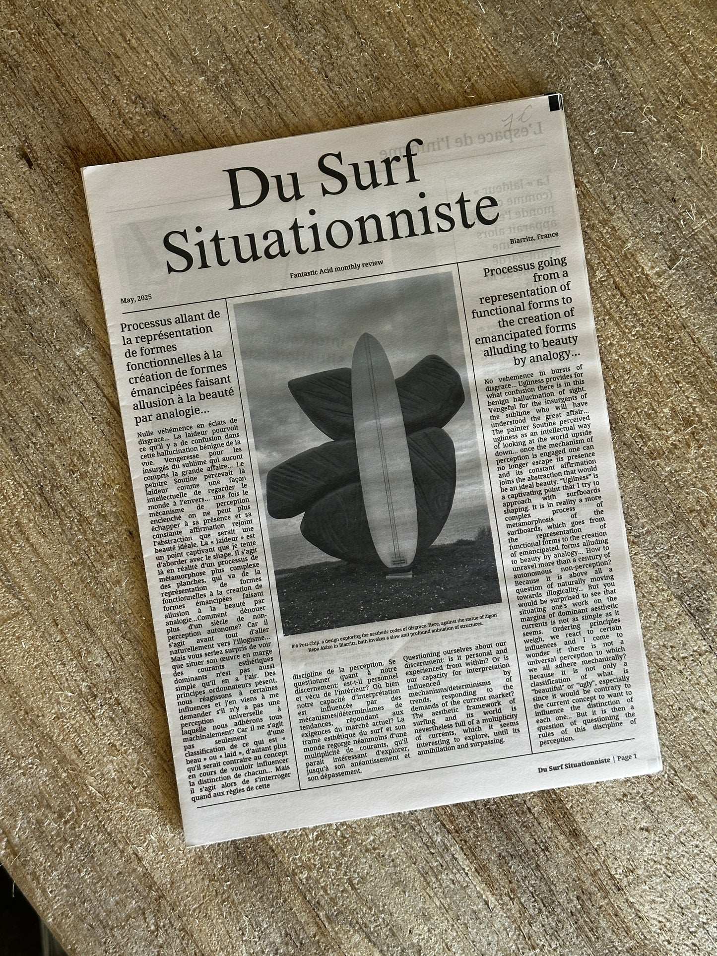 Front cover of “Du Surf Situationniste” bilingual surf newspaper by Tristan aka Fantastic Acid
