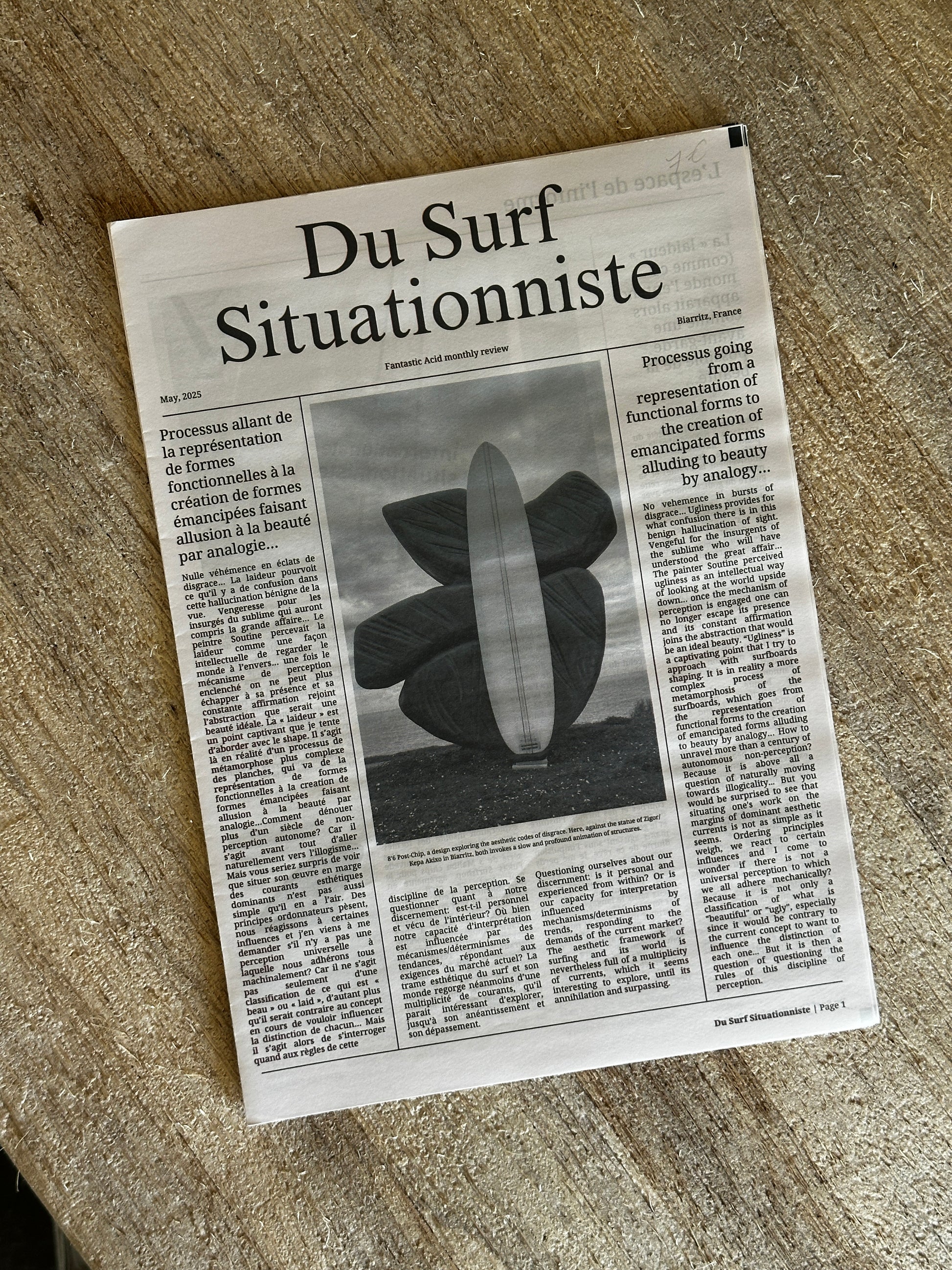 Front cover of “Du Surf Situationniste” bilingual surf newspaper by Tristan aka Fantastic Acid